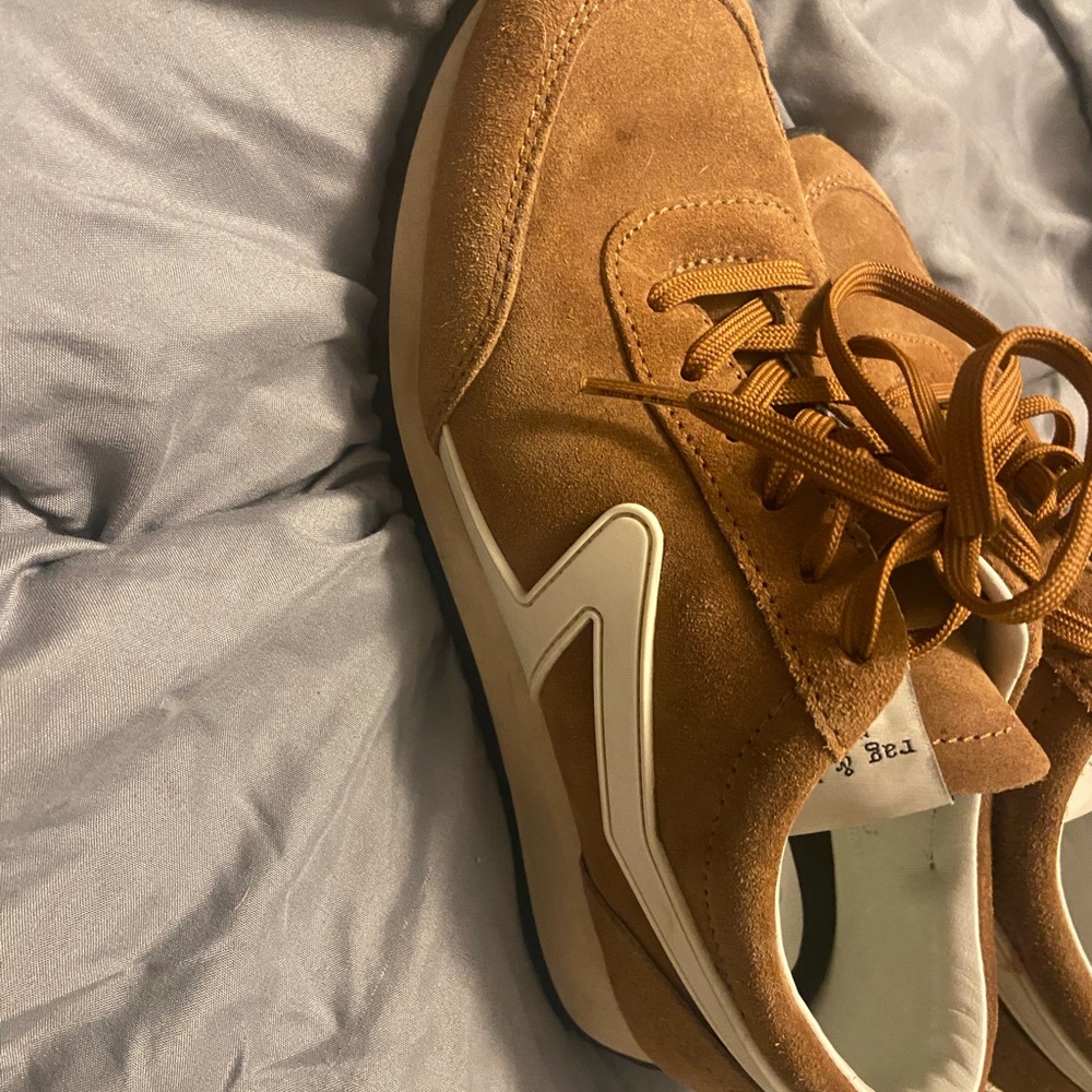 Lightly worn rag and bone sneakers 38.5 UK.Worn twice.